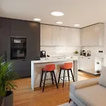 Luxury Sunny Home - Free Garage, Metro, Balcony, Ps5, 2Nd Parking On Request